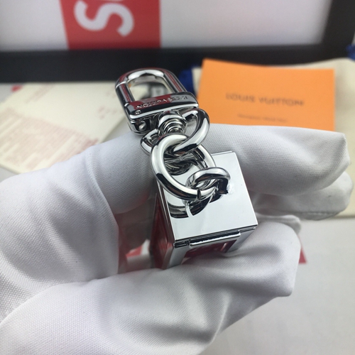 ブランドキーホルダー側面デザイン